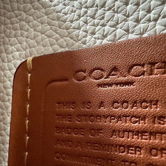 Coach Lana 19 - Picture 4 of 6